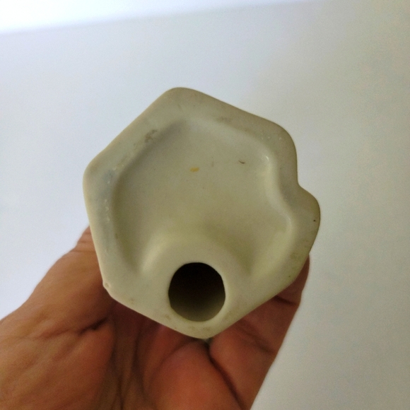 Porcelain figurine women with basket blue off white slender - Picture 7 of 7